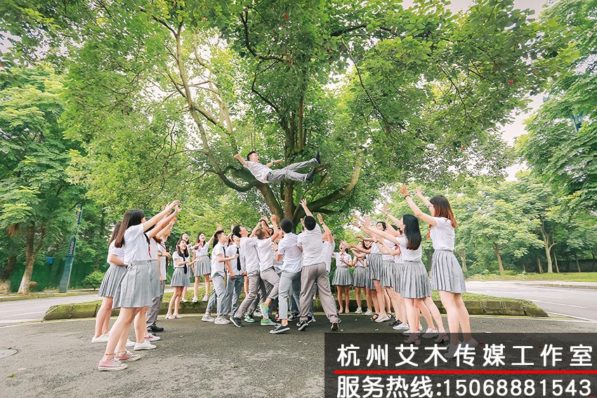 1630151499573262.jpg 大學(xué)畢業(yè)照集體拍攝情況